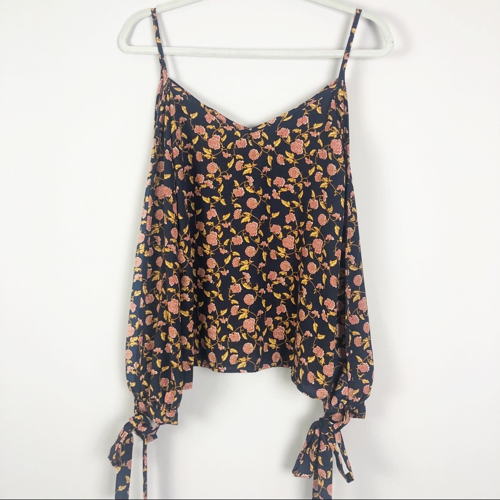 🚨Sage | Navy Floral Batwing Top